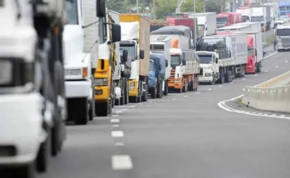 Multas devem ser aplicadas para trasportadoras que desobedeceram a ordem de liberar a via 