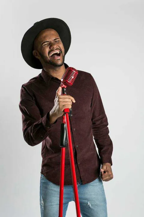 Zack sobe ao palco do The Voice Brasil 