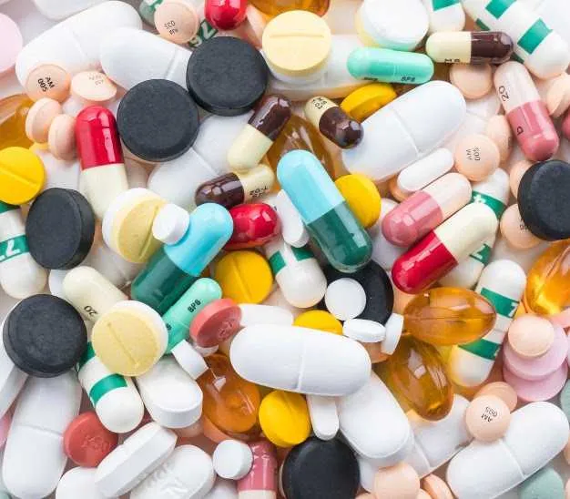 Automedicação é praticada por 76,4% dos brasileiros