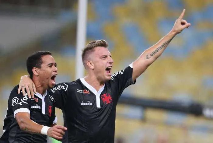Imagem ilustrativa da imagem Vasco vence e se afasta da 'degola'