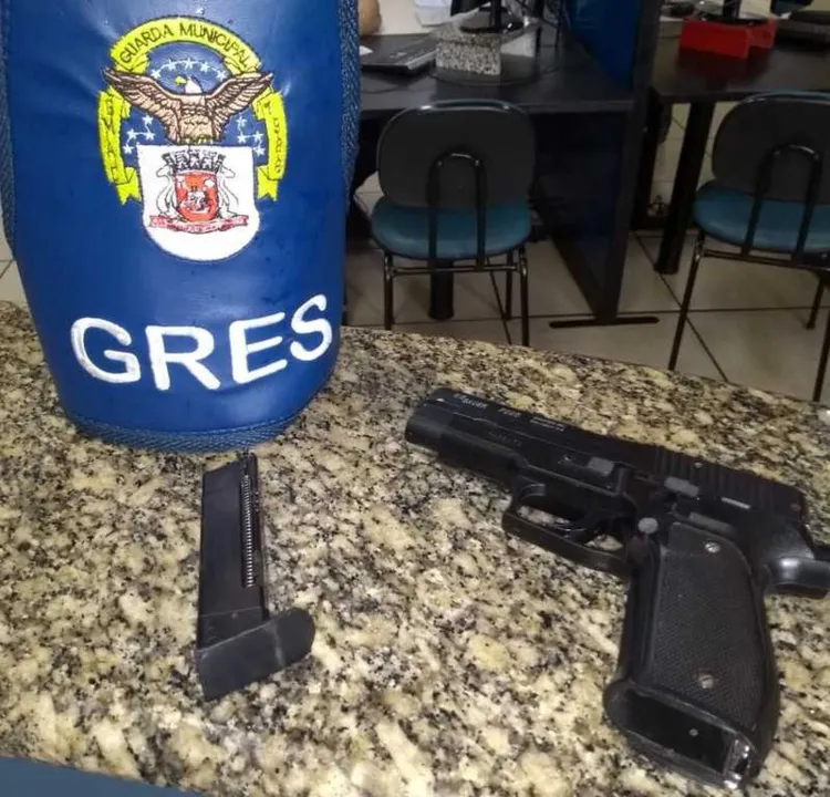 A réplica foi encontrada dentro da mochila do estudante