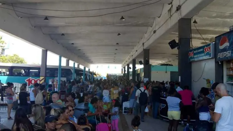 Quem tinha passagem comprada para 7h30 só conseguiu partir por volta das 9h30