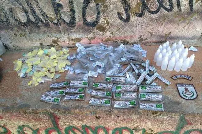 Grande quantidade de drogas foi apreendida com o suspeito