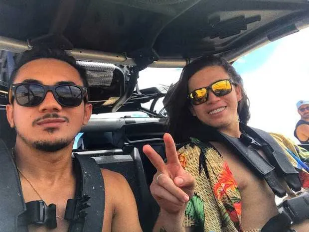 Whindersson com seu irmão Hidevan