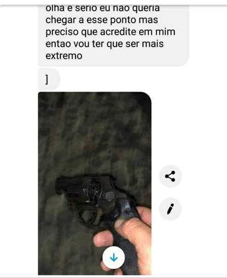 O menor se exibia na Internet, mostrava  arma que usaria no crime e até detalhes do ataque