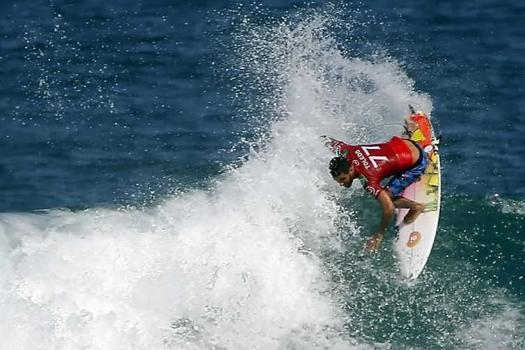 O surfista Filipe Toledo compete na etapa brasileira do Circuito Mundial de Surfe, na praia de Itaúna, em Saquarema, Rio de Janeiro. 