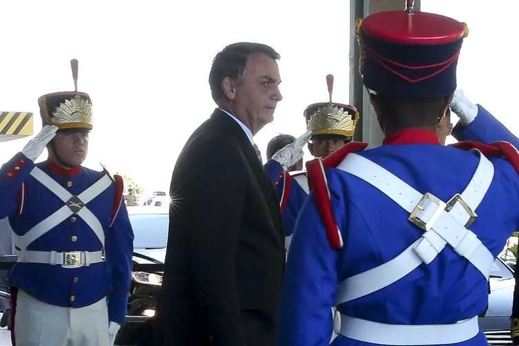 Imagem ilustrativa da imagem Presidente Jair Bolsonaro pretende dar mais garantia jurídica a militares