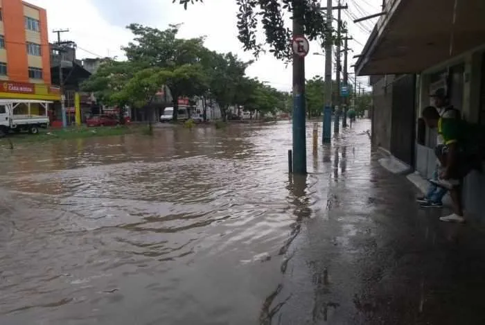 Registro de enchente no bairro de Neves, em São Gonçalo