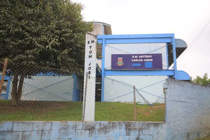 Corpo estava nos fundos do colégio 