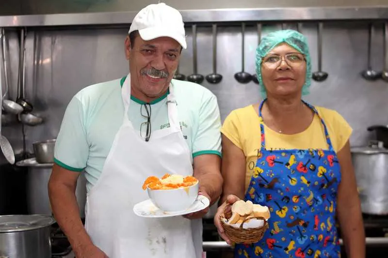 Almir de Souza e Maria Nazaré: proprietários do Escondidinho Bar
