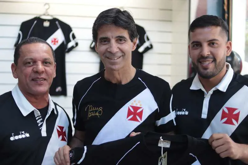 Capitão da conquista da Libertadores de 1998 esteve em evento na loja ‘Gigante da Colina’
