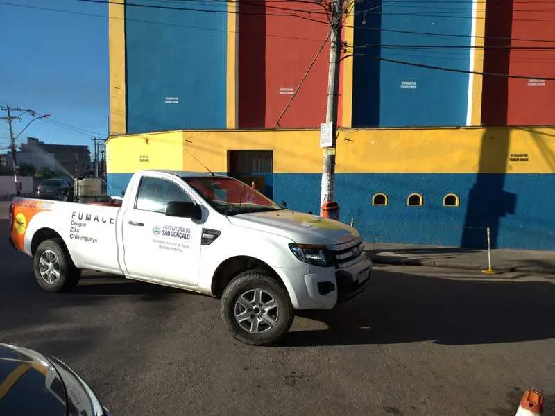 Na manhã de ontem, o carro-fumacê estava na Trindade