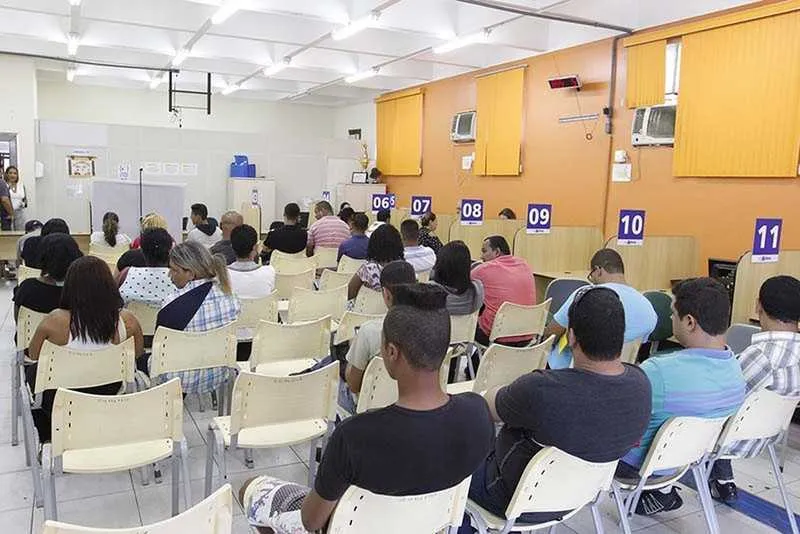 Além de vagas para a área gastronômica, há vagas para professores de diferentes matérias do nível fundamental. 
