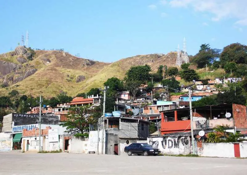 Criminosos fugiram em direção a comunidade Nova Brasília, no bairro Engenhoca