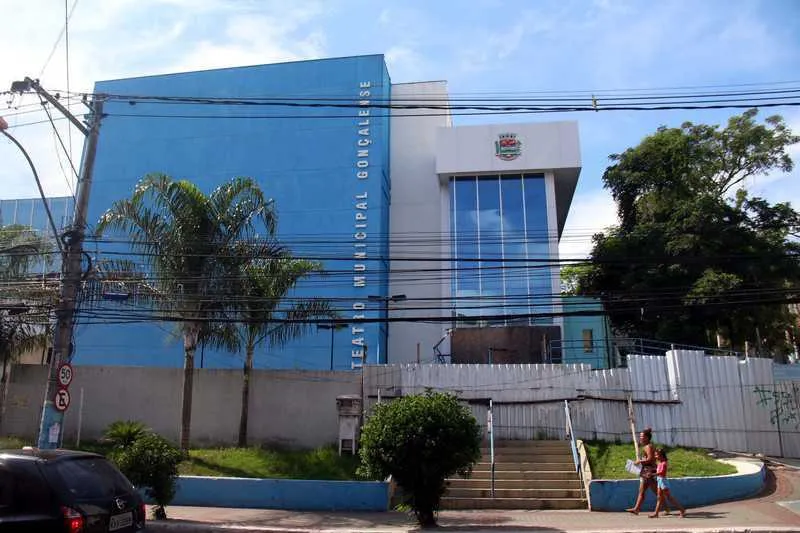 Teatro Municipal Gonçalense, no Centro, foi construído em 2016 mas até hoje não está funcionando