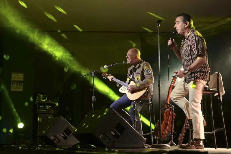 Edgard e Nasi tocaram sucessos da carreira e além de versões de artistas como Jimi Hendrix e Dalto