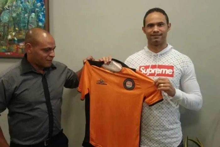Goleiro Bruno foi contratado pelo clube Poços de Caldas