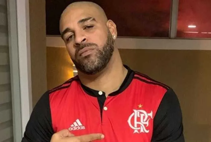Adriano pede ingresso para filha curtir o show de Anitta 