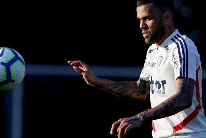 Daniel Alves é a esperança do São Paulo no Campeonato Brasileiro 