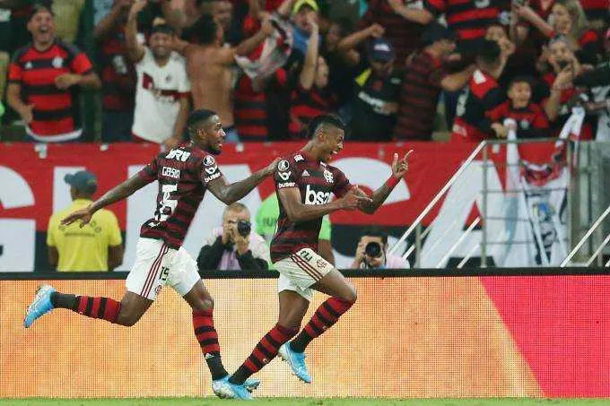 Flamengo empatou com Internacional e classificou-se para a semifinal