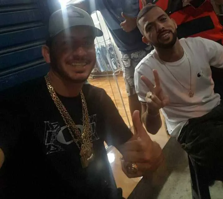 Funil posa ao lado de Ricardinho, apontado como um dos seguranças de 3N