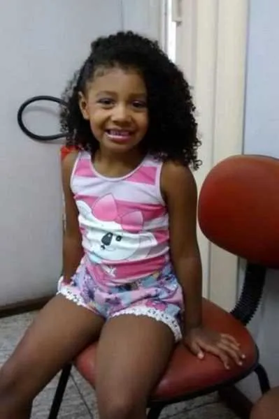Imagem ilustrativa da imagem Menina de 8 anos morre atingida por bala perdida no Complexo do Alemão
