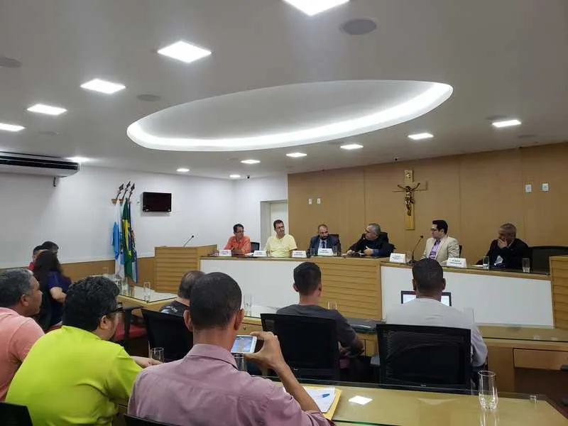 A sessão foi presidida pelo vereador Salvador Soares