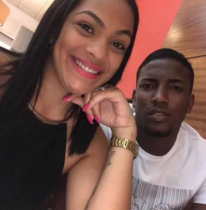 Karolayne Carvalho era a atual namorada do atleta revelado pelo Vasco da Gama