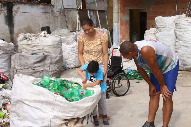 Todo material recolhido será destinado ao menino 