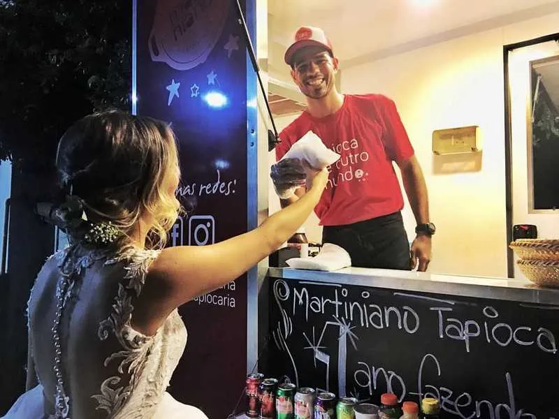 O jovem Lucas viu uma oportunidade de negócio e abriu uma loja especializada em tapiocas