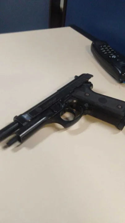Assaltante usou simulacro para intimidar as pessoas