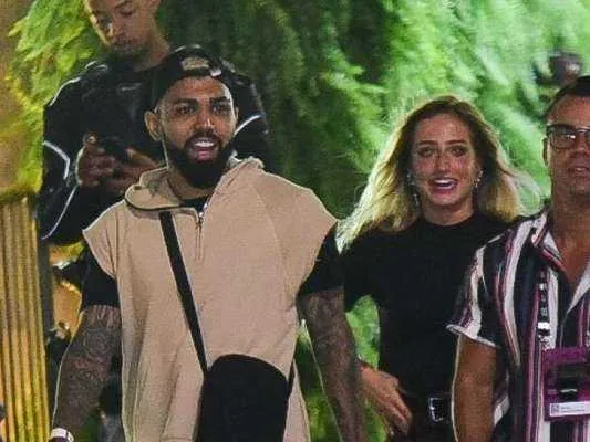 Gabigol deixa Cidade do Rock acompanhado de atriz 