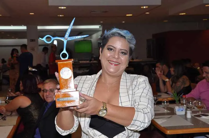 Imagem ilustrativa da imagem Cabeleireira de São Gonçalo vence o 'Oscar' dos salões de beleza