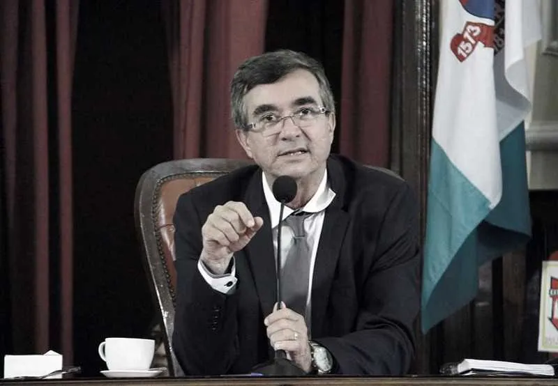 Paulo Bagueira é vereador em Niterói mas está licenciado por ter assumido a função de secretário municipal Executivo na Prefeitura