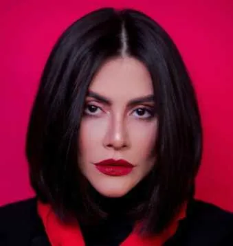 Cléo Pires publica foto e afirma estar parecida com o rei do pop