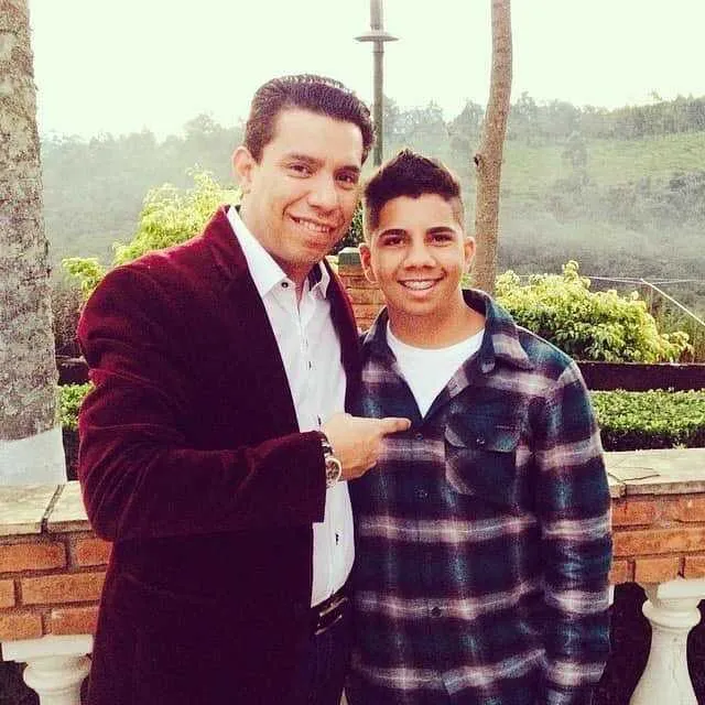Daniel é o único filho biológico do pastor Anderson do Carmo