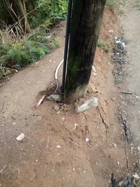 Poste no Engenho Roçado está em situação crítica