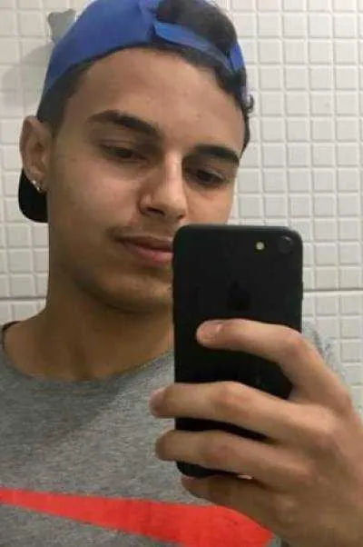 Vítima tinha 20 anos e foi morta a tiros  