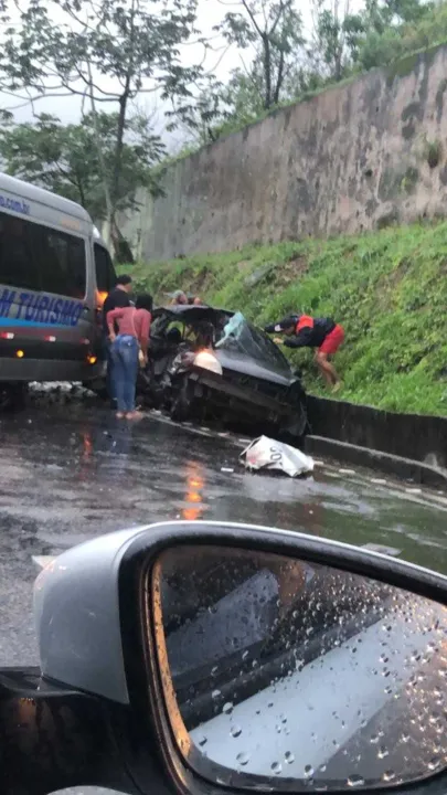 Todas as vítimas ocupavam carro de passeio 