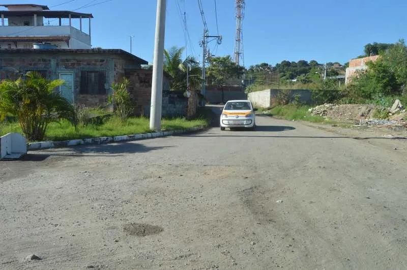 Alunos reclamam que a quantidade de buracos nas ruas do Boa Vista os atrapalham