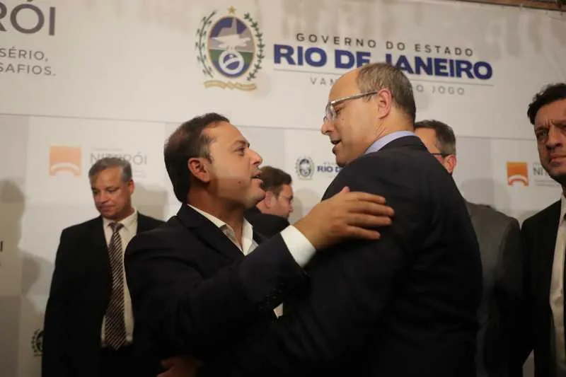 Maternidade municipal e galpão anexo ao Mercado Municipal passam do estado para o Município