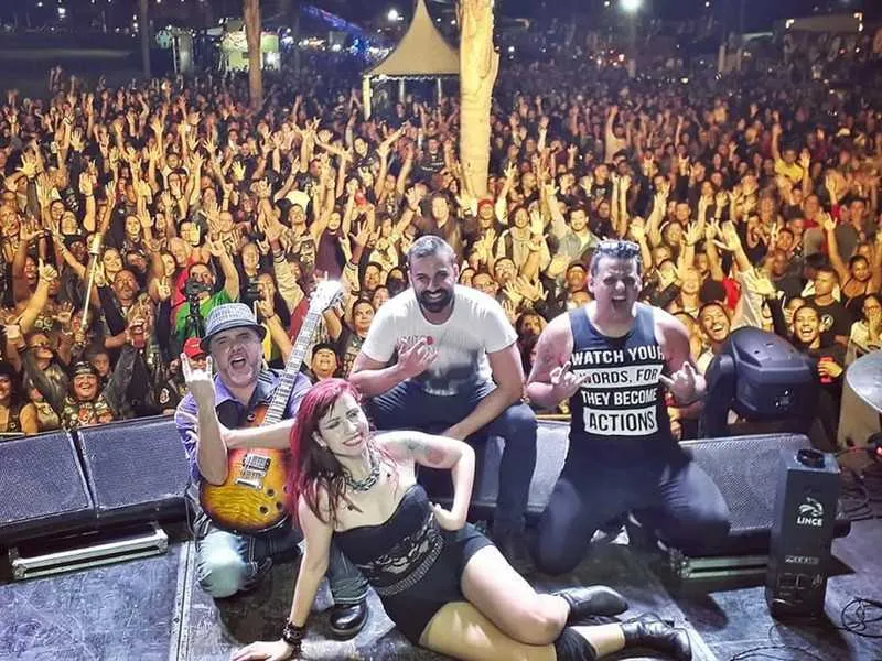 Os fãs de velocidade também vão poder curtir um bom Rock'n'roll com apresentação da banda Faixa Etária