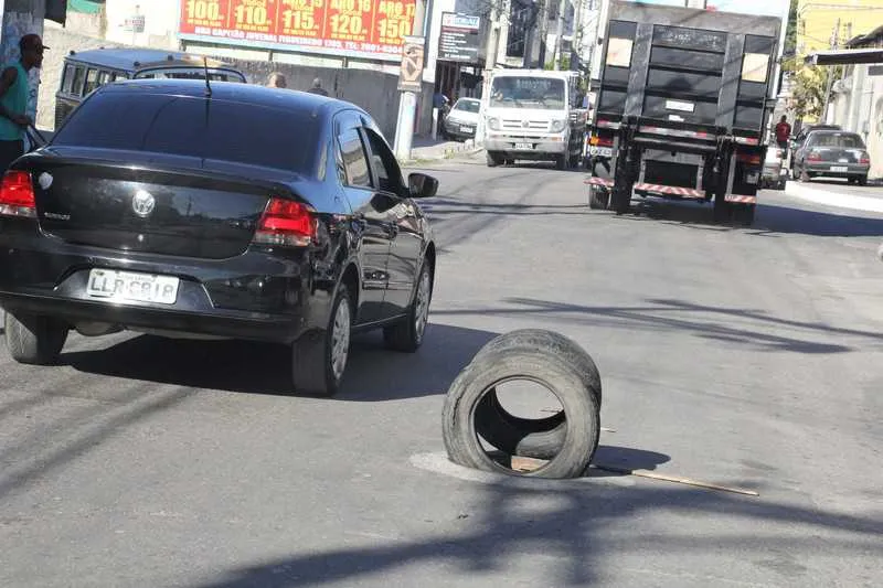 Motoristas precisam dirigir pela contramão