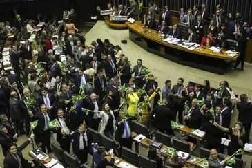 A medida vale apenas para os profissionais que estão na regra de transição