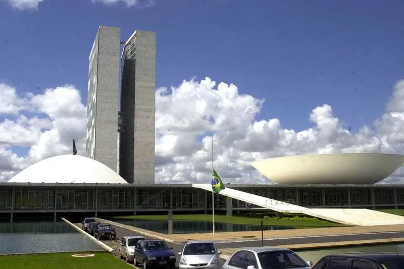 Relator pretende incluir emendas em PEC paralela