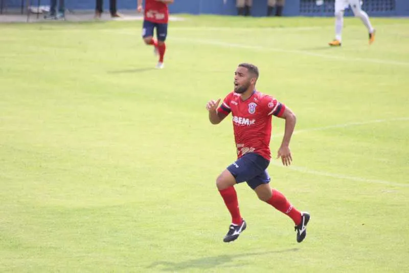 Lateral Diego está concentrado nas partidas que podem dar vaga na semifinal do 1º turno da competição