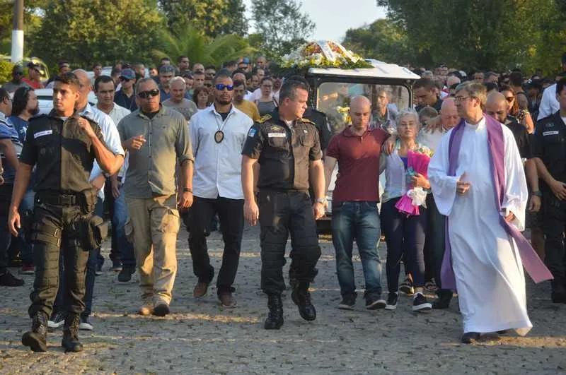 Sepultamento aconteceu no Cemitério Parque da Paz 