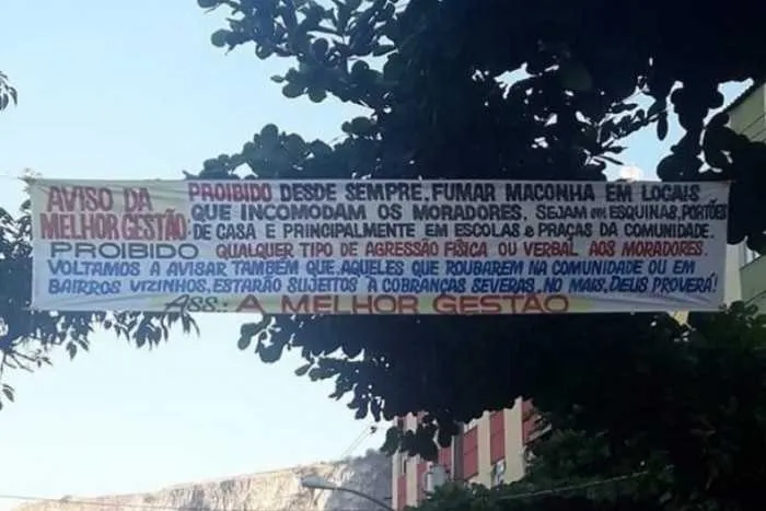 Cartaz foi pendurado no sub-bairro Jabour