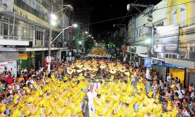 Desde 2006, a Rua da Conceição, no Centro de Niterói, sedia os desfiles oficiais das escolas de samba. Além do corredor viário, retorno à Amaral Peixoto poderá ocorrer