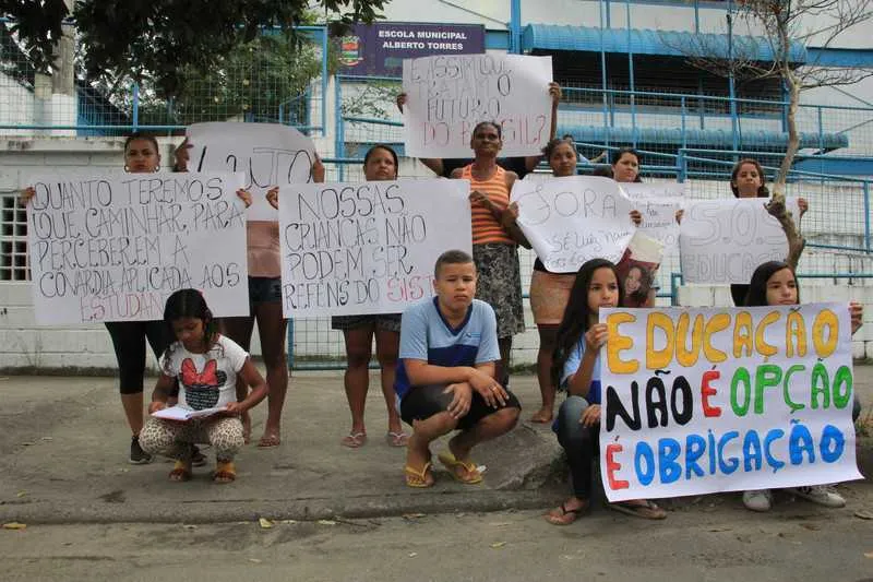 A greve da Educação, denúncias de falta de merenda e más condições das escolas teriam motivado a cassação